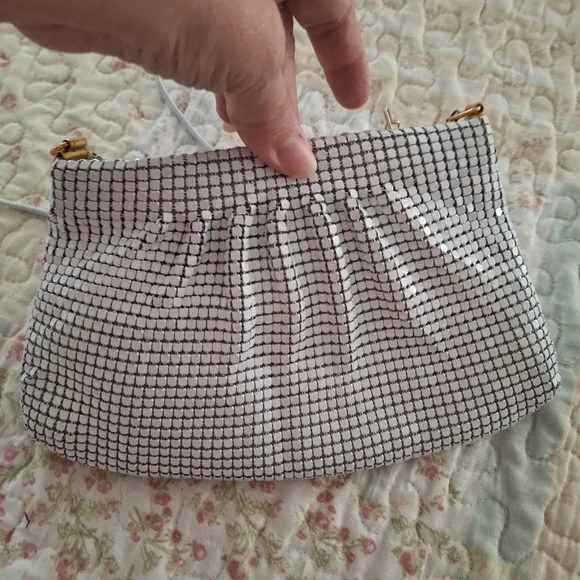 Chic  Vintage White Metal Mesh Pattern Purse - Picture 7 of 16